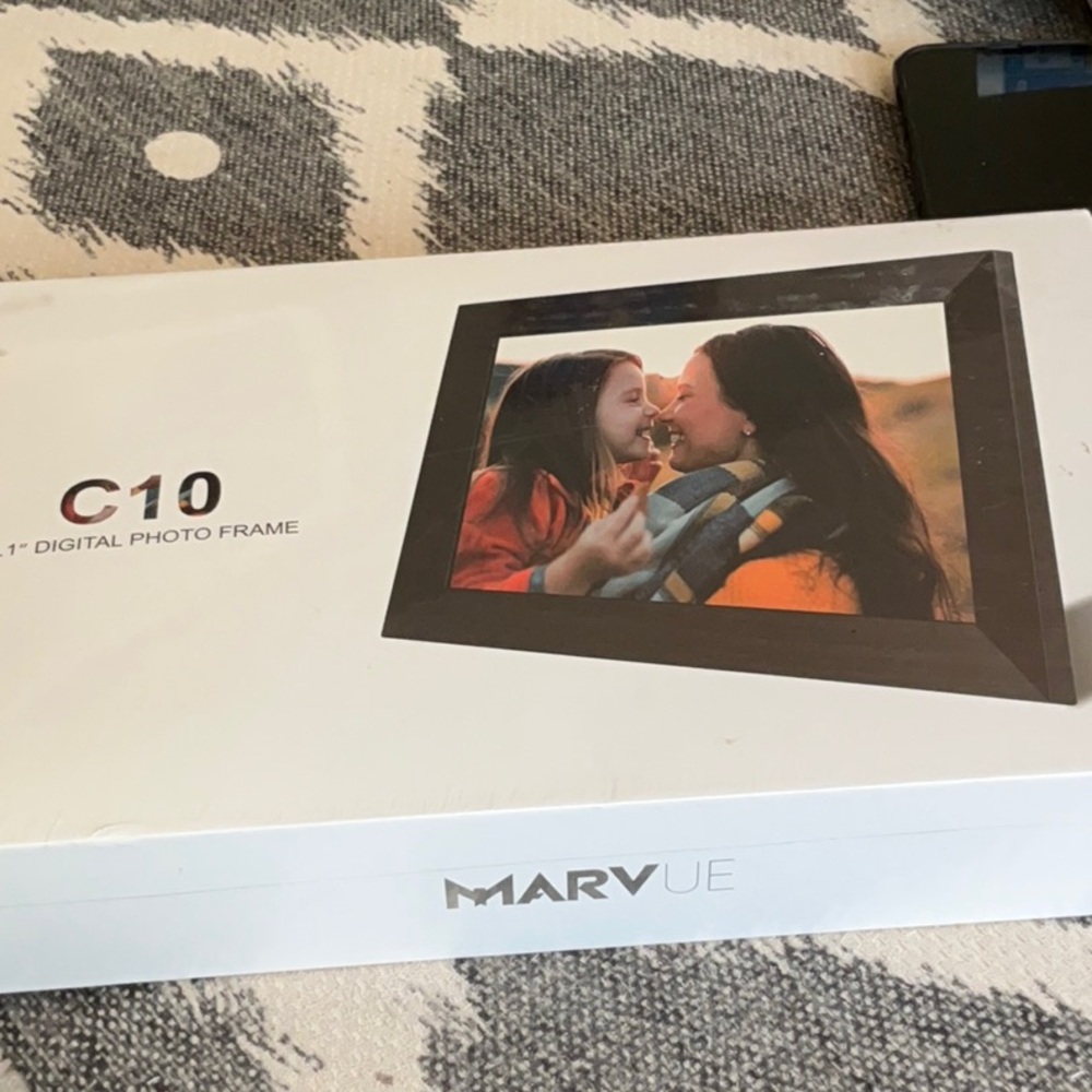 C10 Digital Photo Frame in Black